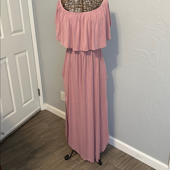 Sweet Lovely Dresses & Skirts - Sweet Lovely size medium women’s maxi dress w/ pockets. Blush. On/off shoulder